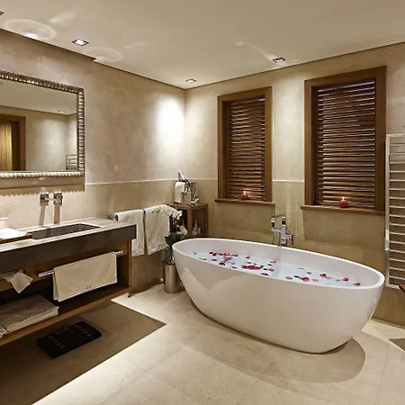 Hotell Tannenhof*****superior Sankt Anton am Arlberg